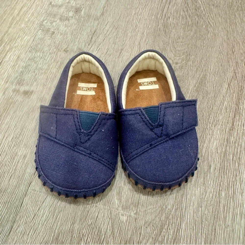 Toms Baby Crib Shoes Baby 2 Navy Blue Hook and Loop Closure Wide Toe box